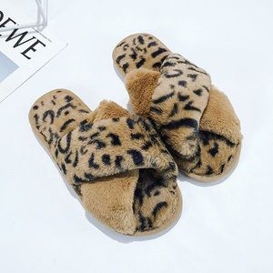 Quarantine & Chill furry slippers "cheetah”